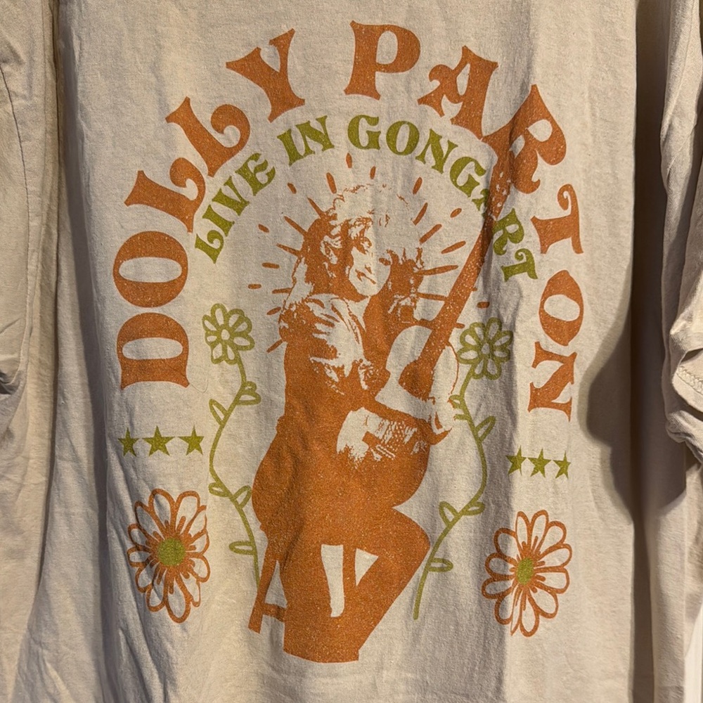 Dolly Parton Live in Concert Graphic Tee